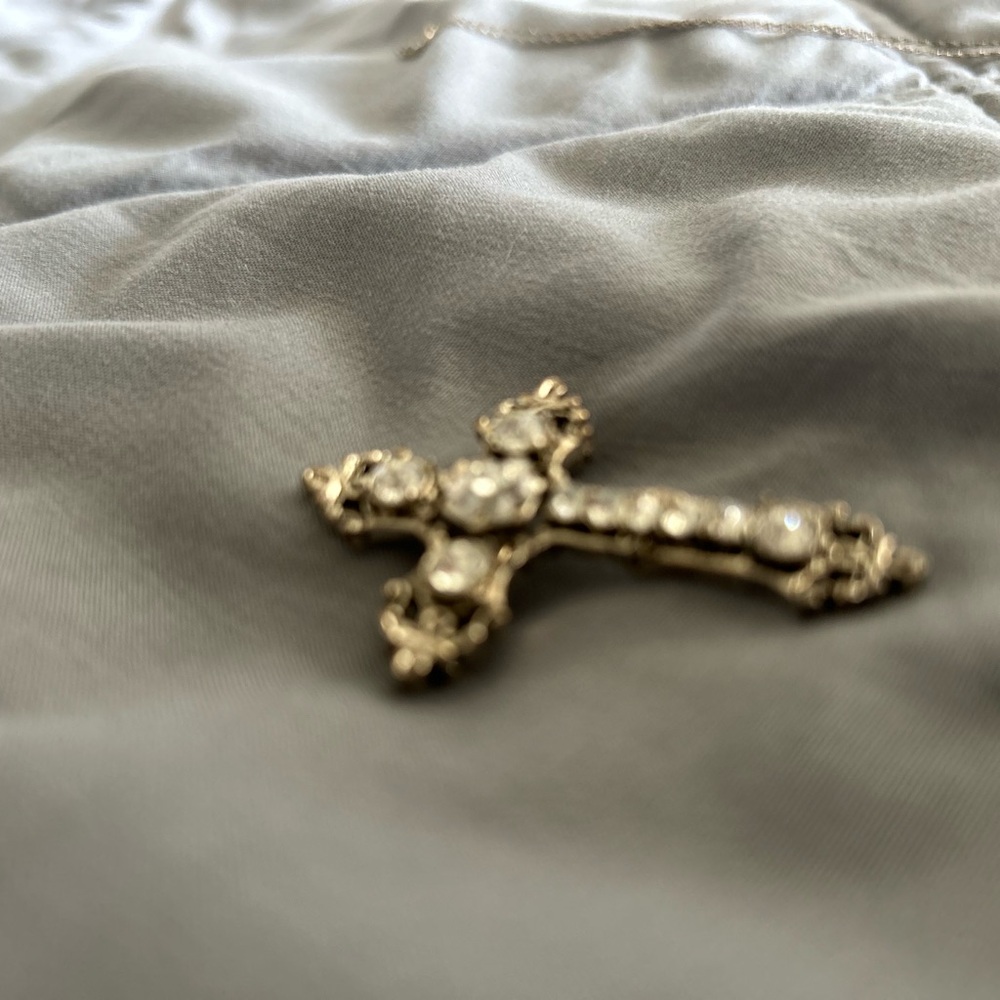 SOLD. Silver Cross CZ Pin Brooch - Picture 6 of 9